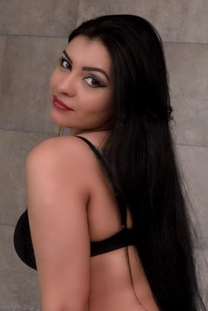 Halya erotic massage in Country Club
